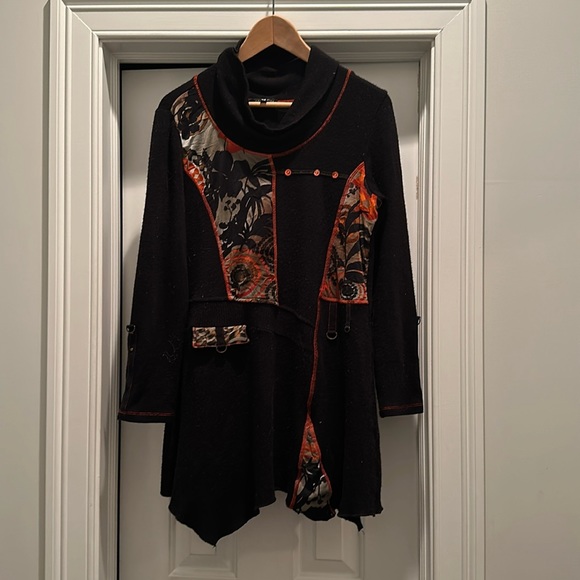 Tunic - Picture 1 of 1